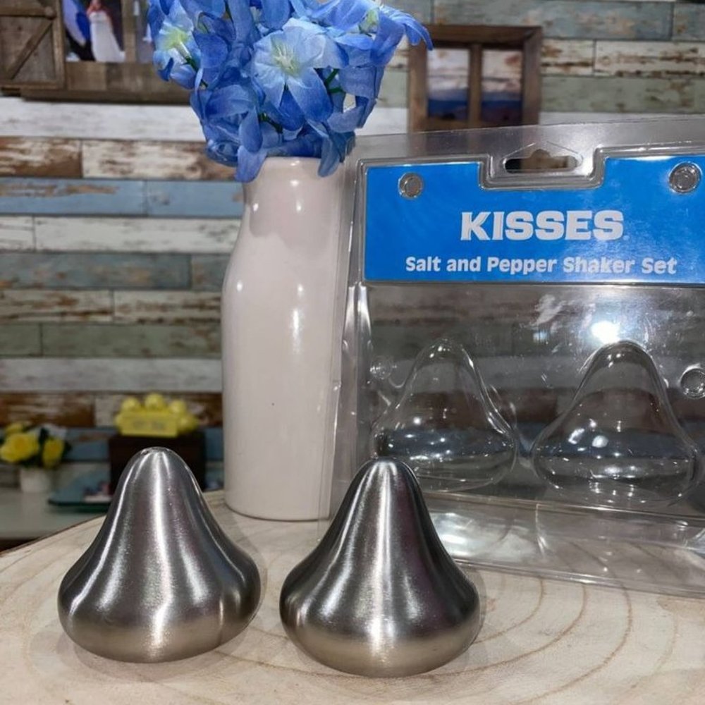 Hershey Kisses Metal Salt & Pepper Set